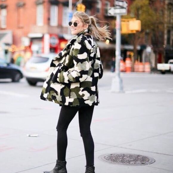 Urban Outfitters Camo Buckle Sherpa Teddy Moto Coat Size Large - Picture 2 of 9